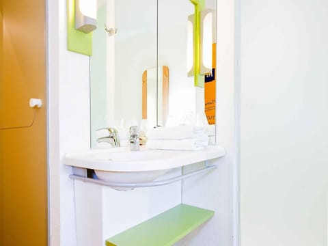 Double Room, 1 Double Bed | Desk, soundproofing, free WiFi, bed sheets