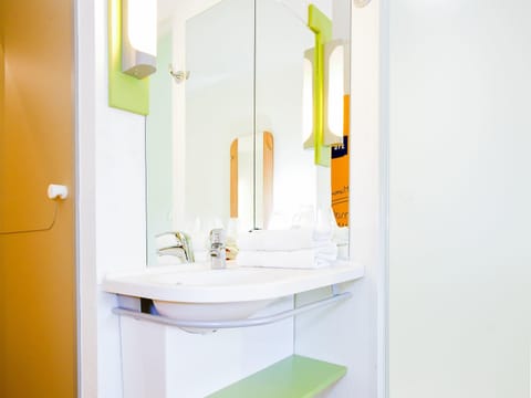 Double Room, 1 Double Bed | Desk, soundproofing, free WiFi, bed sheets