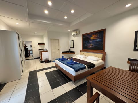 Two-Bedroom Bungalow | Free WiFi, bed sheets