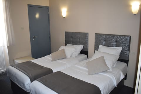 Double Room, Balcony | Desk, laptop workspace, iron/ironing board, free WiFi