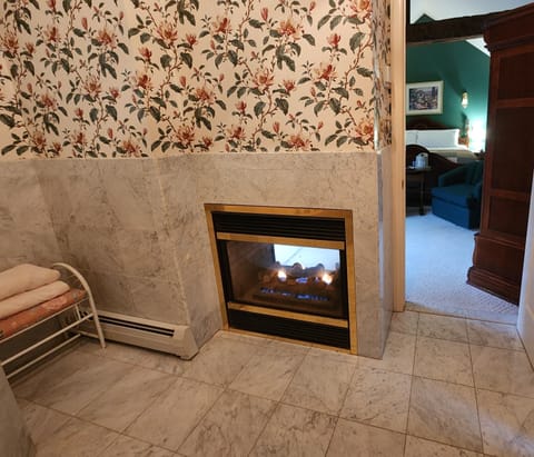 Victoria's Garden Retreat | Premium bedding, individually decorated, individually furnished