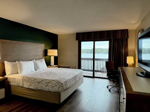 Room, 1 King Bed, Lake View | Blackout drapes, iron/ironing board, free WiFi, bed sheets