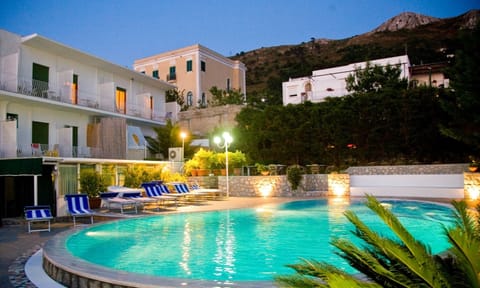 Seasonal outdoor pool, pool umbrellas, sun loungers