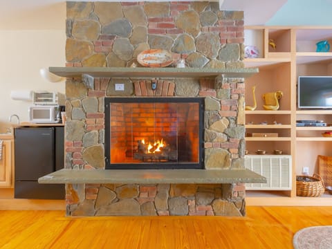 Superior Suite, Private Bathroom (Honeymoon - Pets Allowed) | 1 bedroom