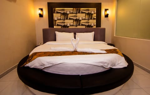 VIP Room with Jacuzzi  | Bathroom | Free toiletries, hair dryer, slippers, bidet
