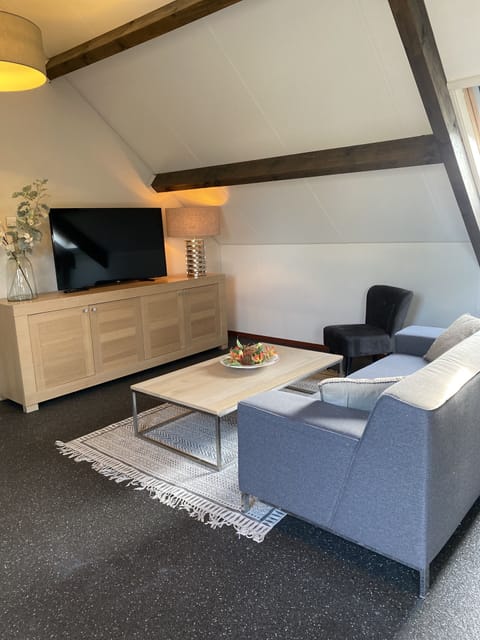 Family Room, Multiple Bedrooms, Non Smoking, 2 Bathrooms | Down comforters, pillowtop beds, minibar, desk