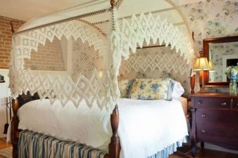 Grandma Moses suite | Individually decorated, desk, blackout drapes, iron/ironing board