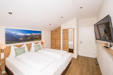 Suite-Apartment, 2 Schlafzimmer (Cleaning fee 95 EUR included) | In-room safe, desk, soundproofing, free cribs/infant beds