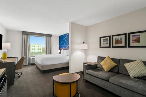 Suite, 1 King Bed with Sofa bed, Non Smoking | Desk, blackout drapes, iron/ironing board, free WiFi