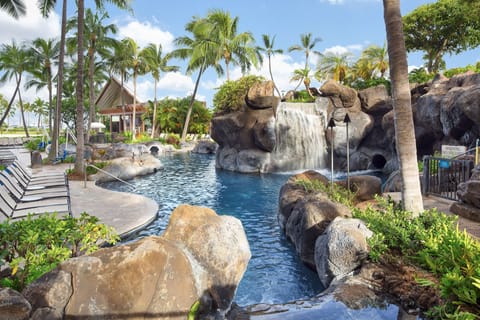 4 outdoor pools, pool umbrellas, sun loungers
