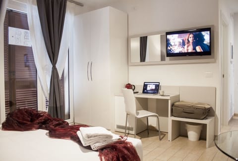 Premium bedding, down comforters, minibar, in-room safe