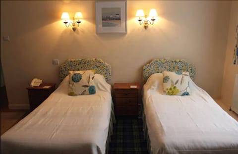 Double or Twin Room | Desk, bed sheets