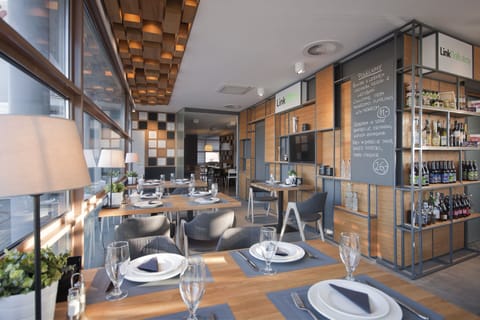 Breakfast, lunch, dinner served; international cuisine 