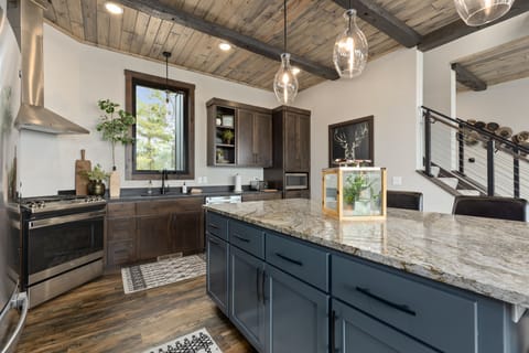 5 Bedroom Lakeview Loft | Private kitchen | Microwave, coffee/tea maker, toaster, cookware/dishes/utensils