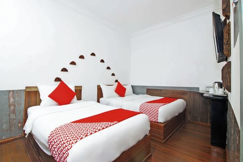 Standard Triple Room | Iron/ironing board, free WiFi, bed sheets