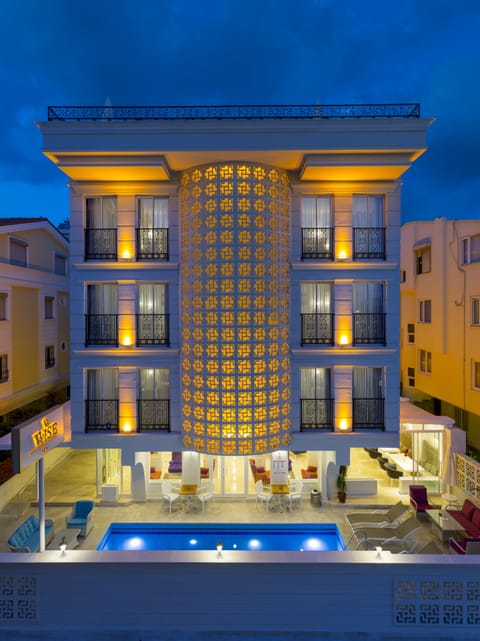 Front of property - evening/night