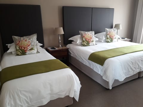 Triple Room | In-room safe, desk, iron/ironing board, free WiFi