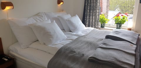 The room - Mini Suite | Free WiFi, bed sheets