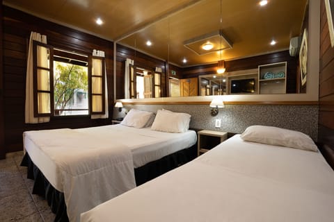 Chalet | Minibar, individually decorated, desk, laptop workspace