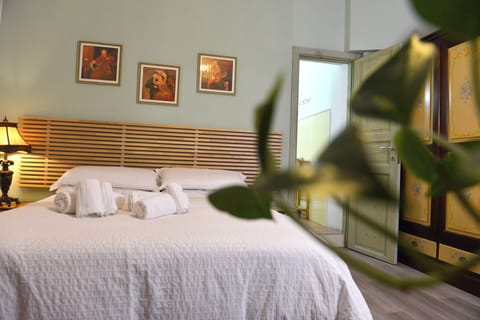 Standard Double Room | Premium bedding, desk, cribs/infant beds, free WiFi