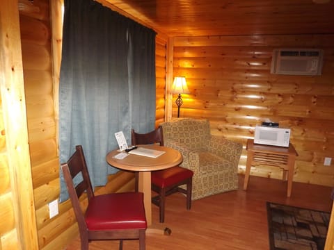 Deluxe Cabin, 1 Queen Bed | Iron/ironing board, free cribs/infant beds, rollaway beds, free WiFi