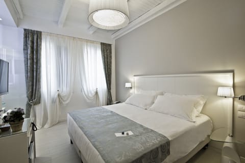 Superior Double Room | Premium bedding, minibar, in-room safe, desk