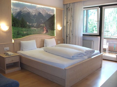 Traditional Double Room, Non Smoking, Balcony | Premium bedding, in-room safe, desk, blackout drapes