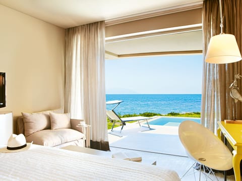 Deluxe Suites, Private Pool - Seafront | Premium bedding, in-room safe, desk, soundproofing