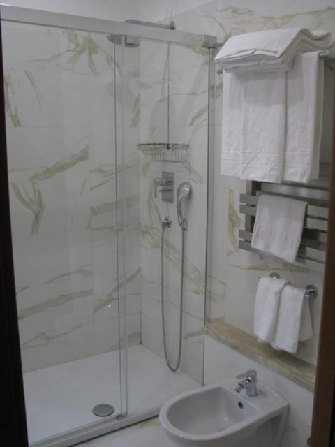 Shower, free toiletries, hair dryer, bidet