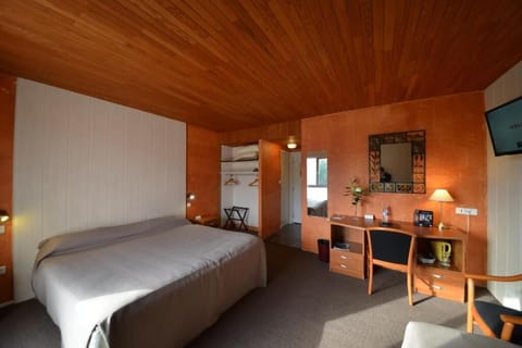 Premium bedding, pillowtop beds, free cribs/infant beds, free WiFi