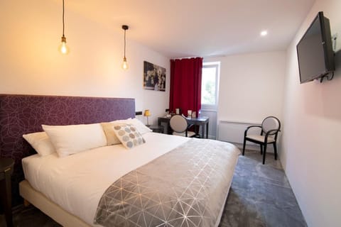 Grand Comfort Single Room | Premium bedding, pillowtop beds, free cribs/infant beds, free WiFi