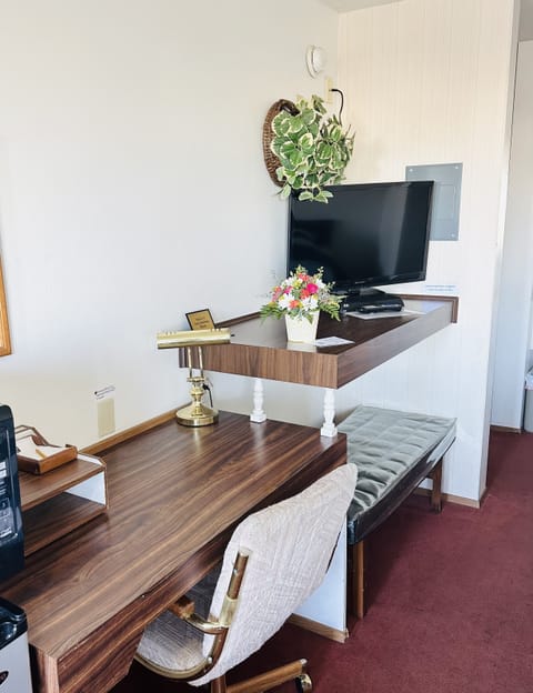 Standard Room, 2 Queen Beds | Desk, free WiFi, bed sheets