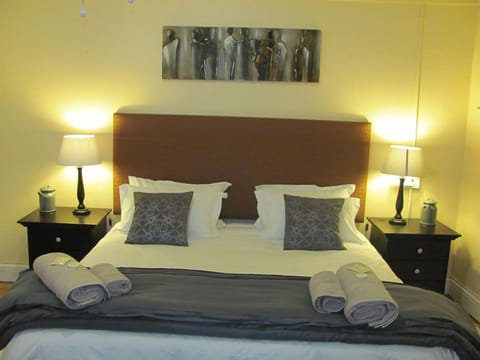 Deluxe Room (1) | Bed sheets