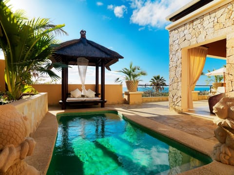 1 bedroom Grand Duchess Villa (with private heated pool) | 1 bedroom, minibar, in-room safe, desk