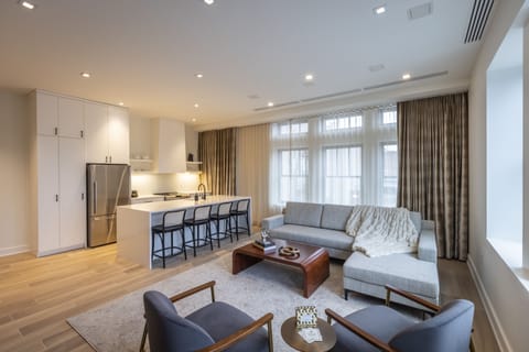 Deluxe Suite, 2 Bedrooms, Kitchen | Premium bedding, in-room safe, desk, laptop workspace