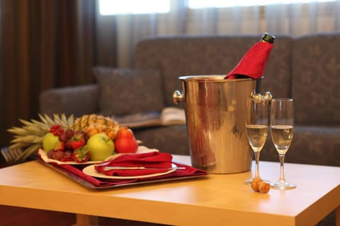 Suite | Champagne service
