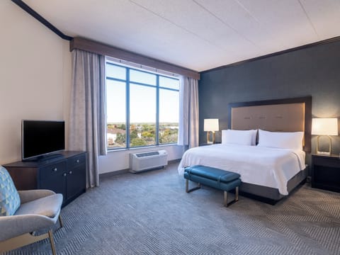 Premium bedding, in-room safe, desk, iron/ironing board