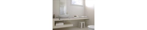 Deluxe Double Room, 1 Double Bed, Sea View | Bathroom | Hair dryer, bidet, towels
