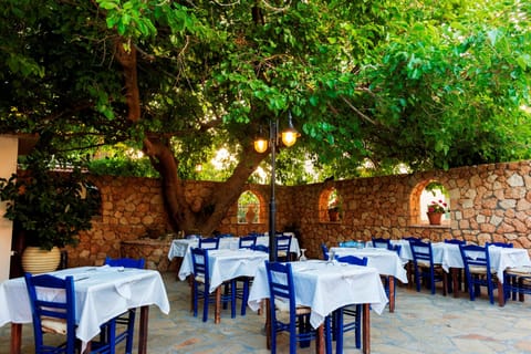 Breakfast, lunch, dinner served; Mediterranean cuisine 