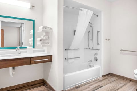 Suite, 1 King Bed, Accessible, Bathtub (Mobility & Hearing) | Bathroom | Free toiletries, hair dryer, towels