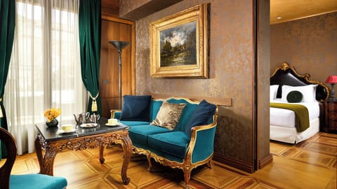 Suite, City View (terrace) | Living area | 32-inch Smart TV with satellite channels