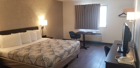 Minibar, desk, laptop workspace, blackout drapes