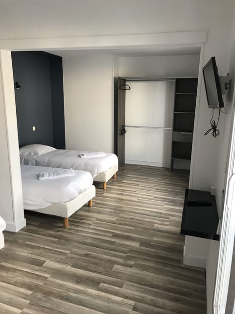 Premium bedding, desk, iron/ironing board, cribs/infant beds