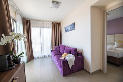 Royal Suite, sea view with private jaccuzi | Jetted tub