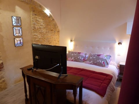 Deluxe Double Room, Ensuite, Courtyard View | Free WiFi, bed sheets