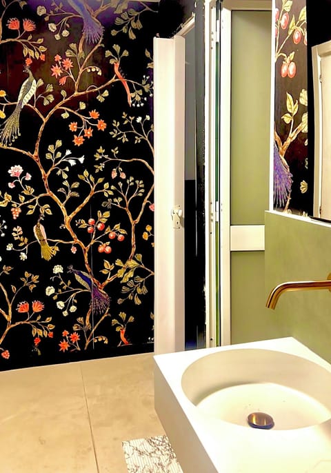 Shared Dormitory, Mixed Dorm, Balcony, Sea View (8 beds) | Bathroom | Shower, hair dryer, towels, toilet paper