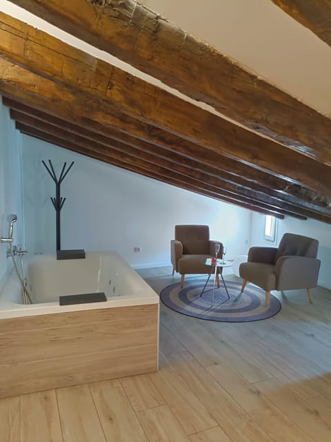 Junior Suite, Jetted Tub (+Terrace) | Down comforters, in-room safe, blackout drapes, soundproofing