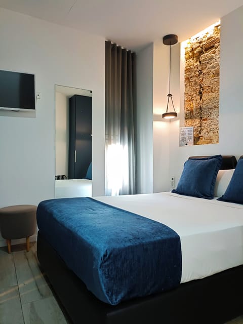 Basic Double Room (Interior) | Down comforters, in-room safe, blackout drapes, soundproofing