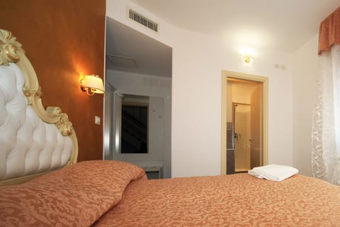 Classic Double Room | In-room safe, desk, free WiFi, bed sheets