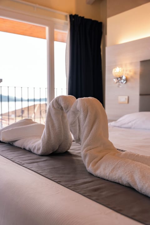 Premium Double Room, Lake View | Terrace/patio